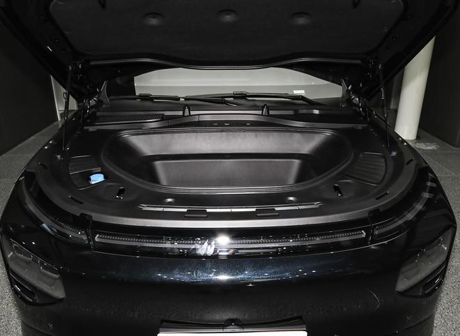 纯电版“理想L9”上市！轴距2998毫米配双电机四驱续航702Km(图10)