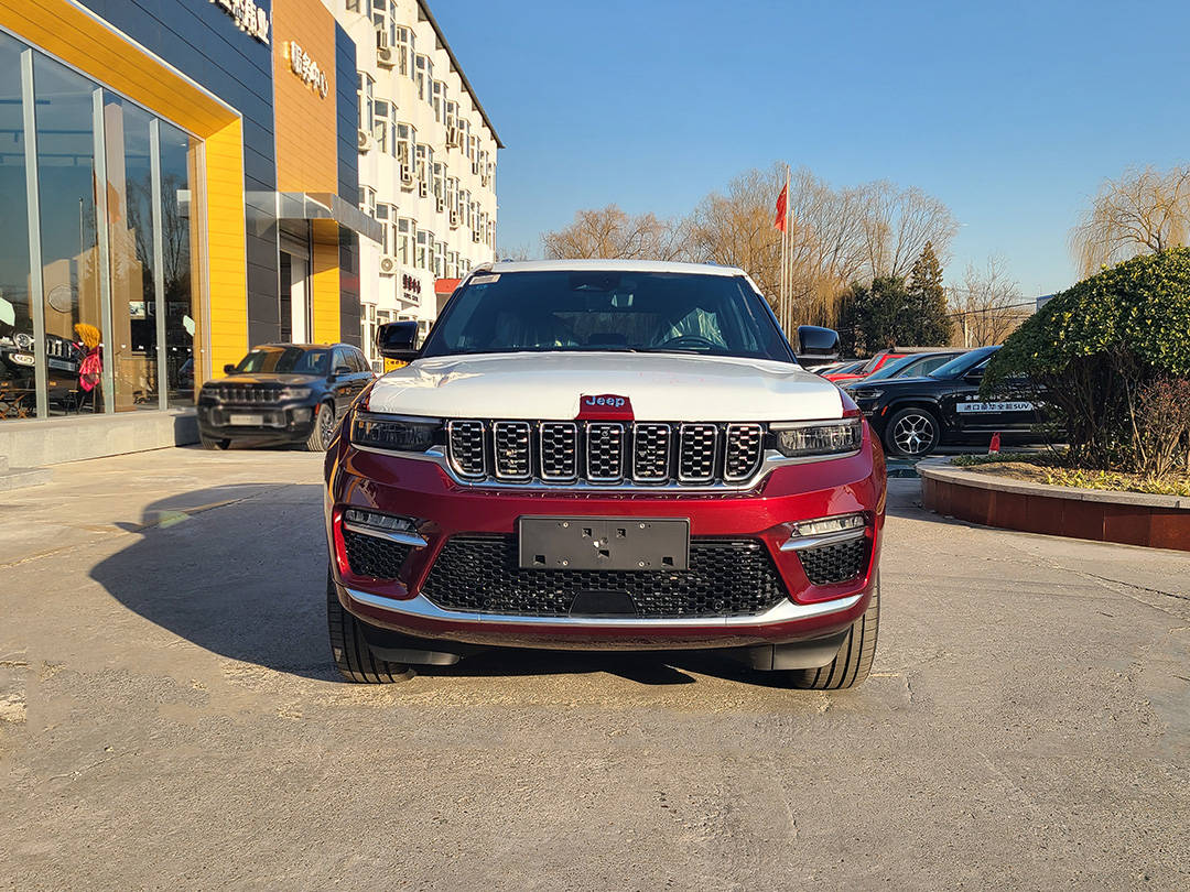 2024款Jeep大切诺基朱砂红色到店北京4s店热销(图2)