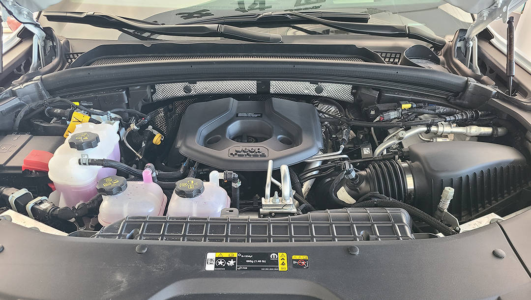 2024款Jeep大切诺基朱砂红色到店北京4s店热销(图3)