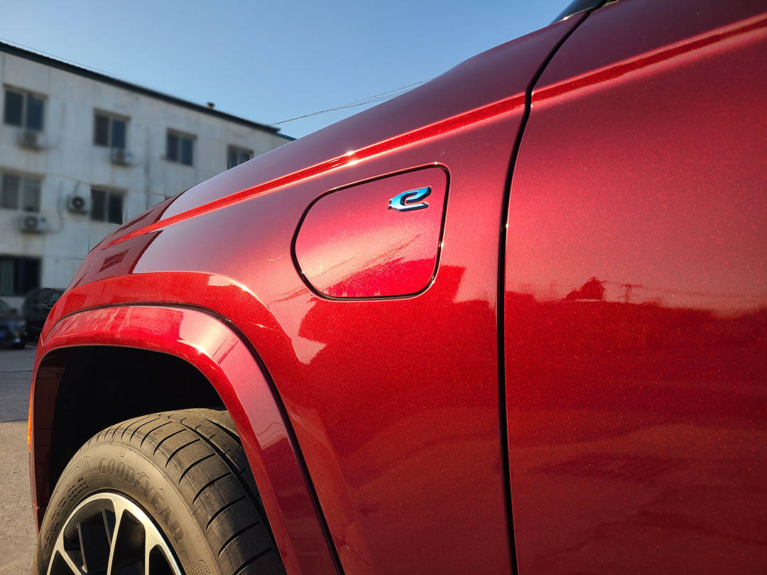 2024款Jeep大切诺基朱砂红色到店北京4s店热销(图4)