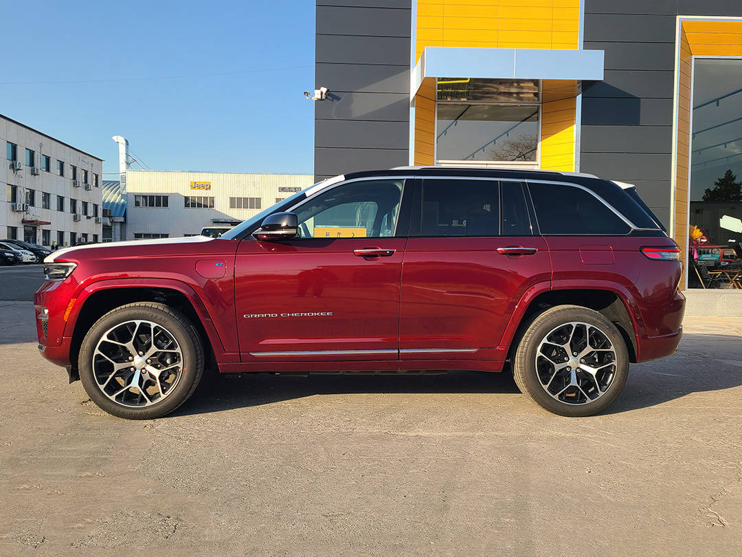 2024款Jeep大切诺基朱砂红色到店北京4s店热销(图7)