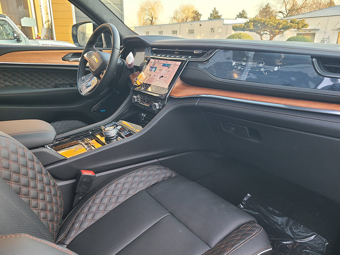 2024款Jeep大切诺基朱砂红色到店北京4s店热销(图8)