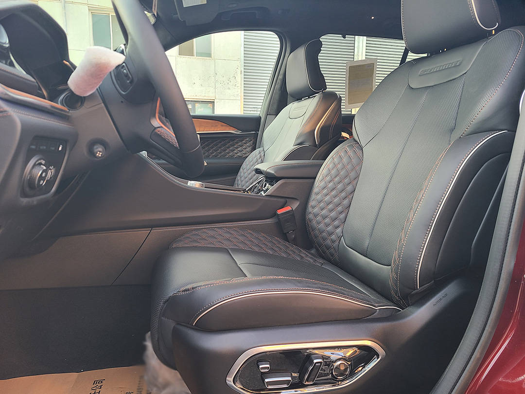 2024款Jeep大切诺基朱砂红色到店北京4s店热销(图11)