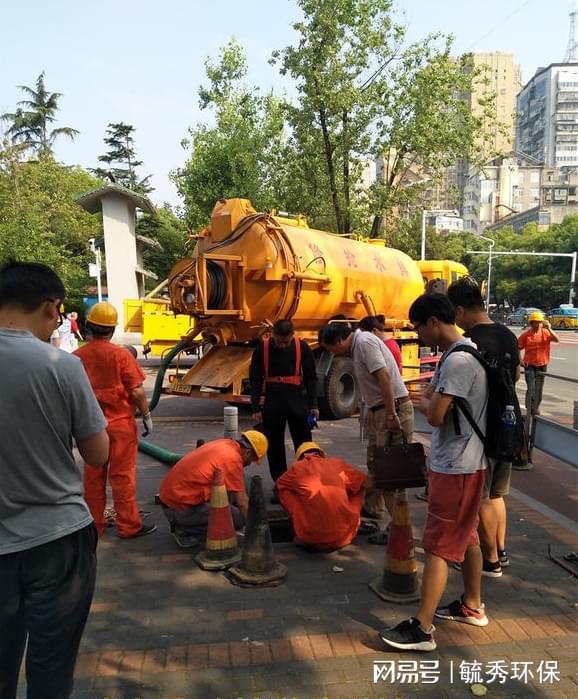 星空体育网站：通州台湖清掏化粪池净化环境(图6)