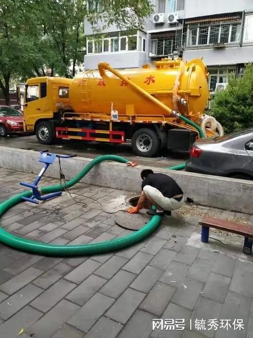 星空体育网站：通州台湖清掏化粪池净化环境(图1)