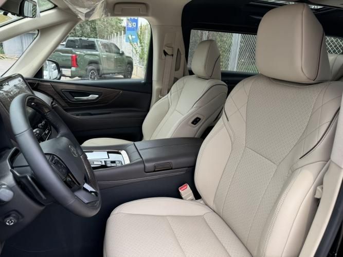 星空体育：商务智能行宫25款丰田埃尔法25油电混动最新落地价格(图4)