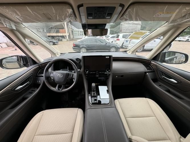 星空体育：商务智能行宫25款丰田埃尔法25油电混动最新落地价格(图3)