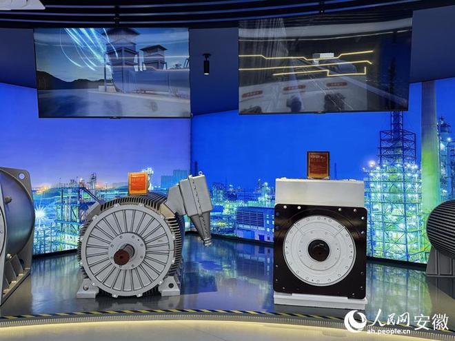 星空体育：“双凤”展翼“三力”齐鸣①丨在“看不见”的赛道里做冠军(图1)