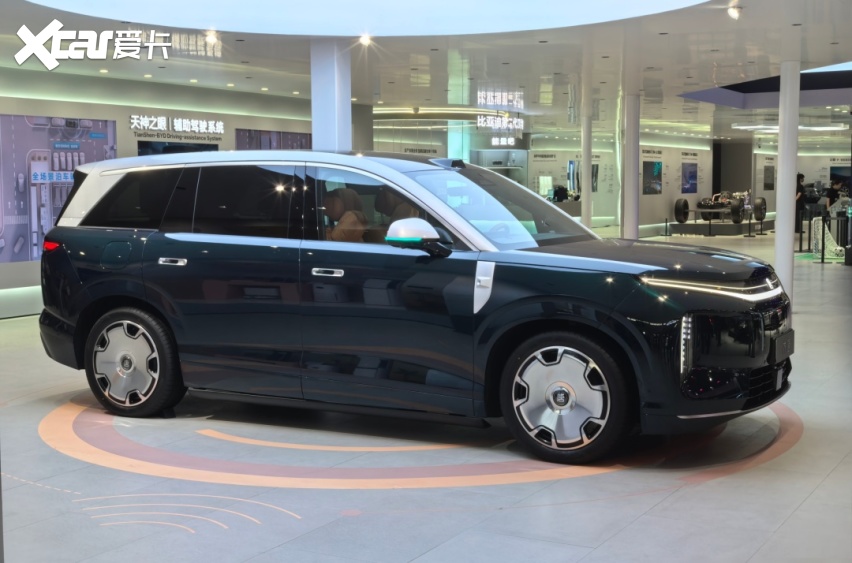 星空体育网站：强得可怕！比亚迪把-30℃低温舱搬进展馆体验极寒闪充(图2)